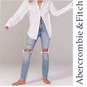Abercrombie & Fitch The Skinny High Rise Distressed Jean in Light Wash, 27/4R